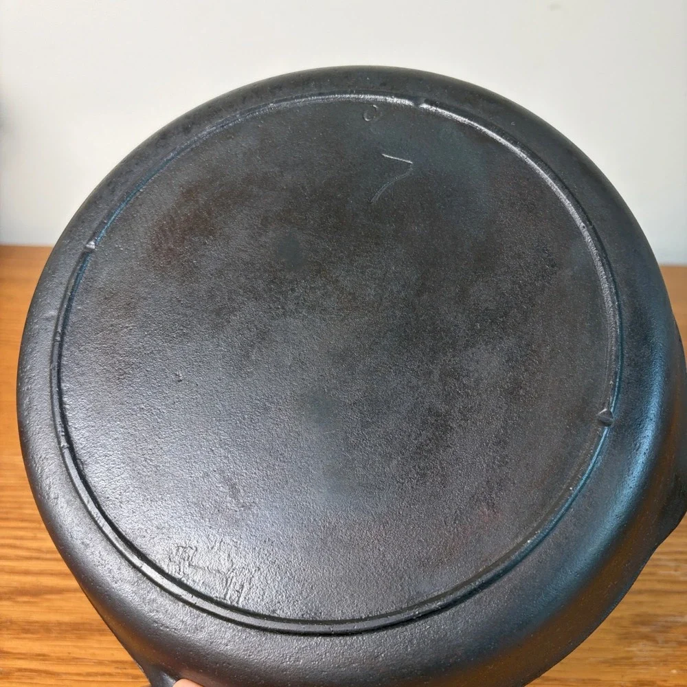 Vintage Unmarked Wagner No 7 Cast Iron Skillet with Heat Ring and C Mark Black